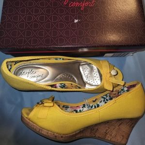 Size 6.5 yellow heels